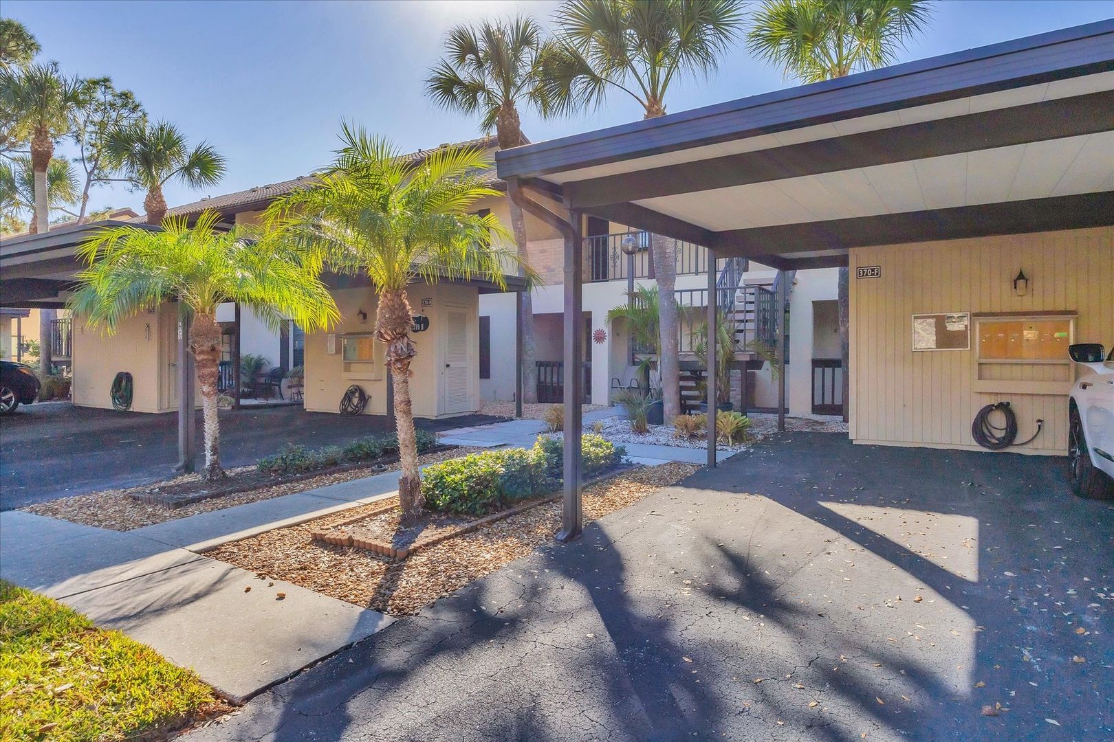 VENICE Condo: 370 THREE LAKES LANE, UNIT F