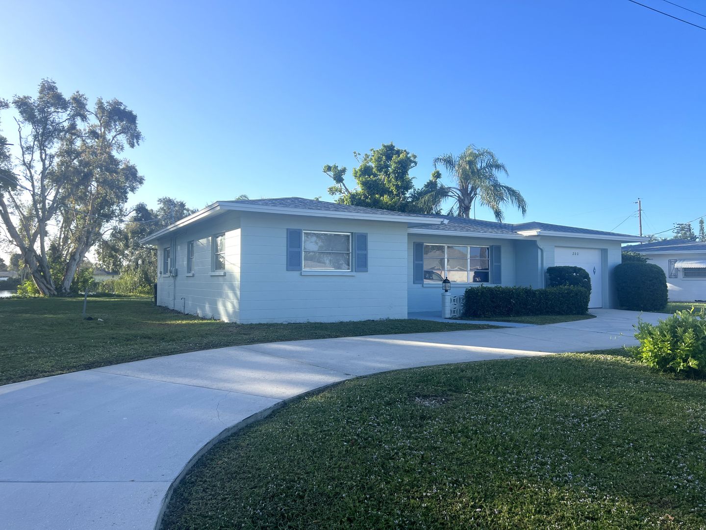 Venice House: 280 E Seminole Drive