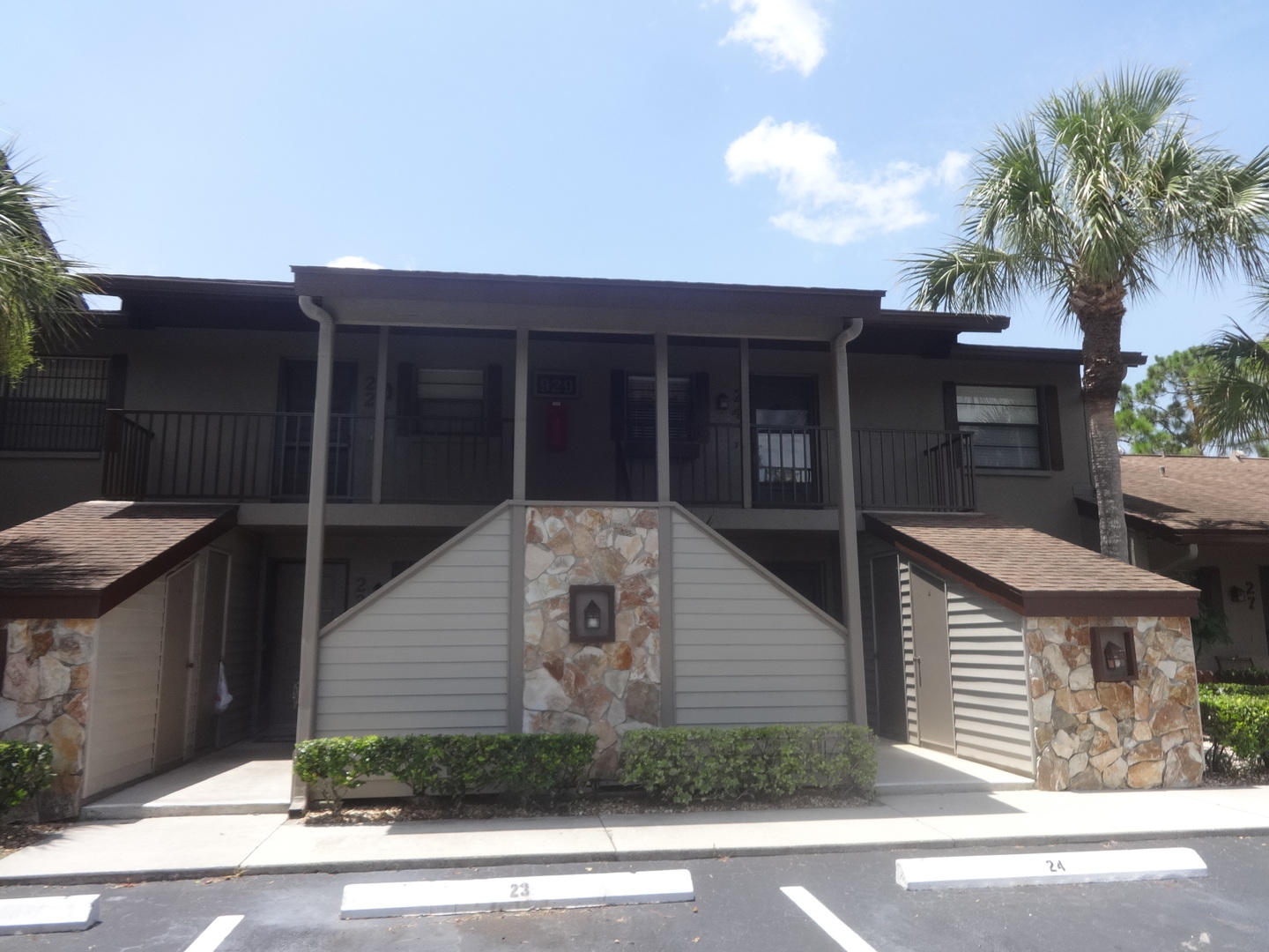 VENICE Condo: 929 CAPRI ISLES BLVD., #22