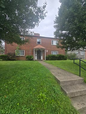 1 Bed 1 Bath Rental at 107 N Hampton Rd - A, Columbus, OH – photo 1