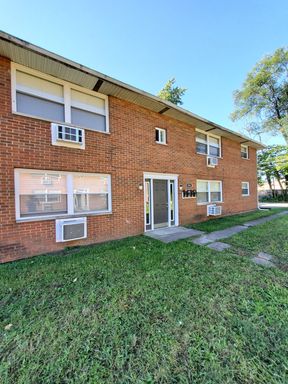 2 Bedroom 1 Bath Second Floor Apartment in East Columbus - Bexley / Whitehall Area – photo 1