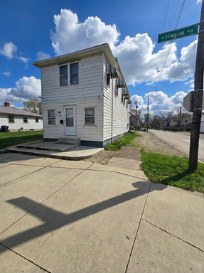 2 BEDROOM DUPLEX- FIRST MONTHS RENT IS FREE – photo 1