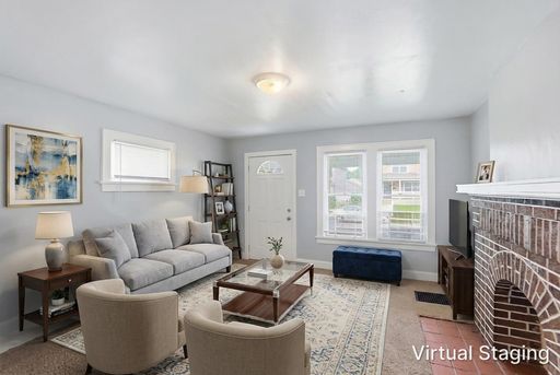 3 BEDROOM DUPLEX- 1/2 MONTH FREE – photo 1