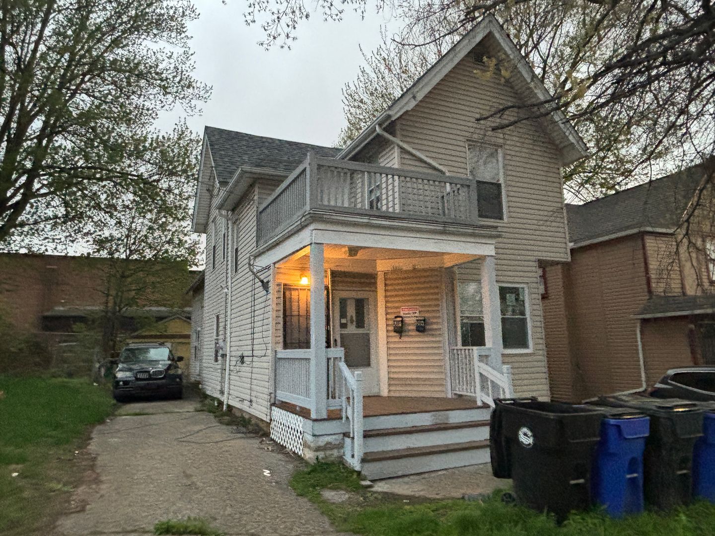 Cleveland Apartment: 1978 W. 93rd St