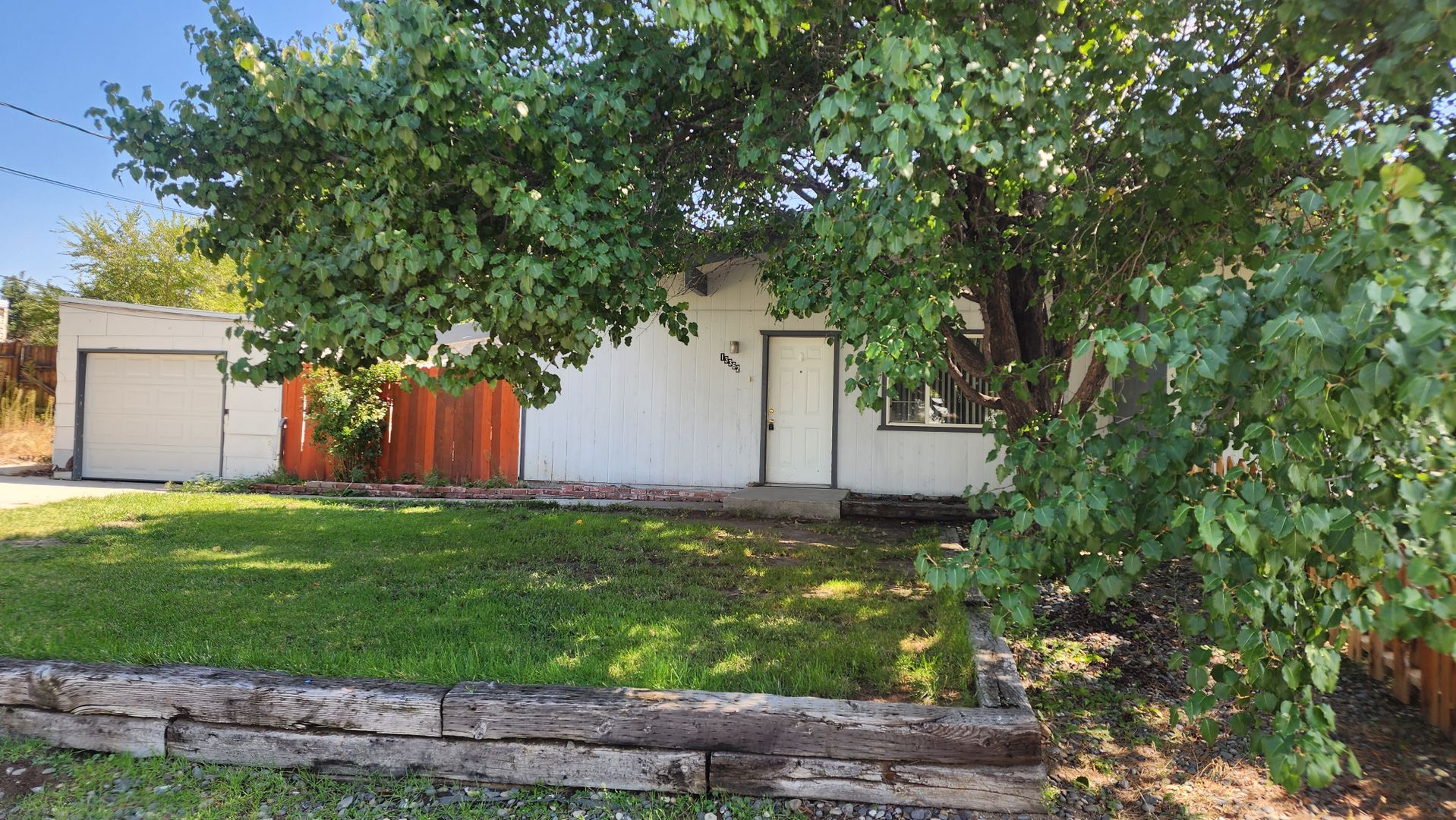 Reno House: 13362 Mount Hood