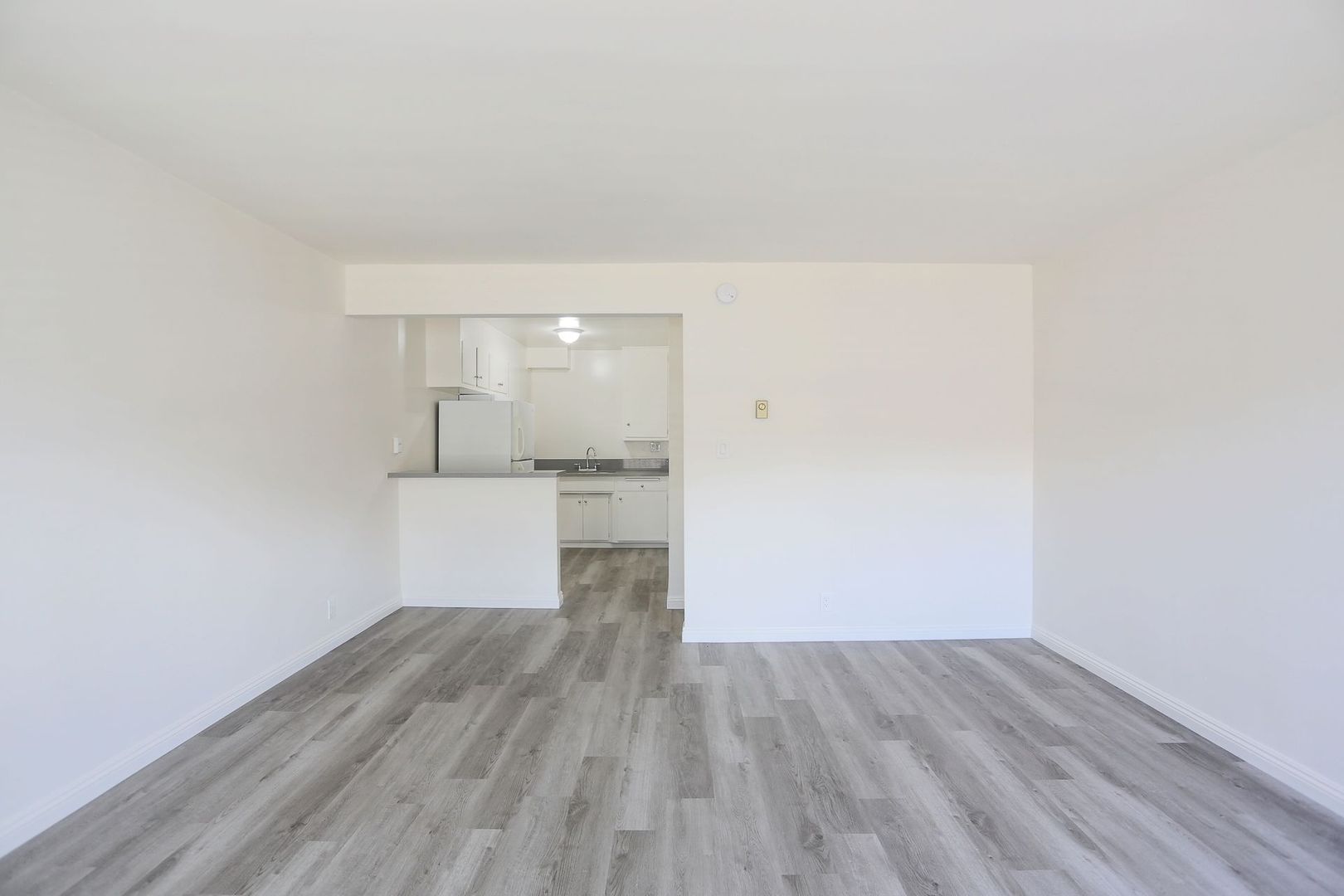 Reseda Apartment: 18400 Valerio St.