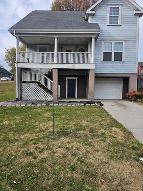 MOVE IN SPECIAL $100.00 OFF FIRST MONTHS RENT. IDEAL for PhD and GRAD STUDENTS!!! AVAILABLE NOW... SINGLE BEDROOM W/ SHARED BATH 4 BEDROOM – 3.5 BATHROOM HOME (5) minutes from downtown Knoxville and the University of Tennessee campus. RENT $700.00 per mon