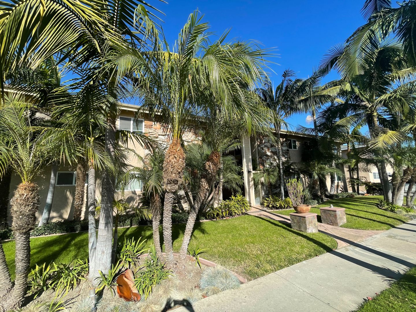 Los Alamitos Apartment: 4111 Howard Avenue