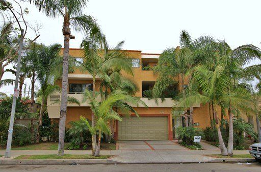 2 Bed 1.5 Bath Upper Apartment with Parking in Belmont Heights Area of Long Beach – photo 1