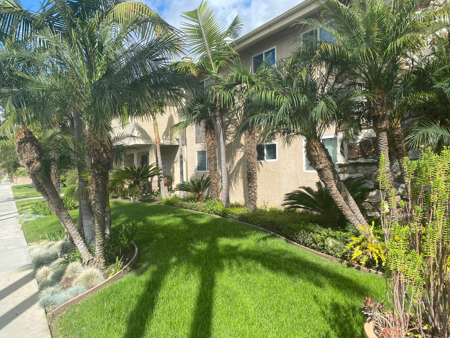 Los Alamitos Apartment: 4111 Howard Avenue