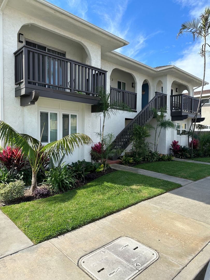 Huntington Beach Apartment: 4902-4922 Charlene Circle
