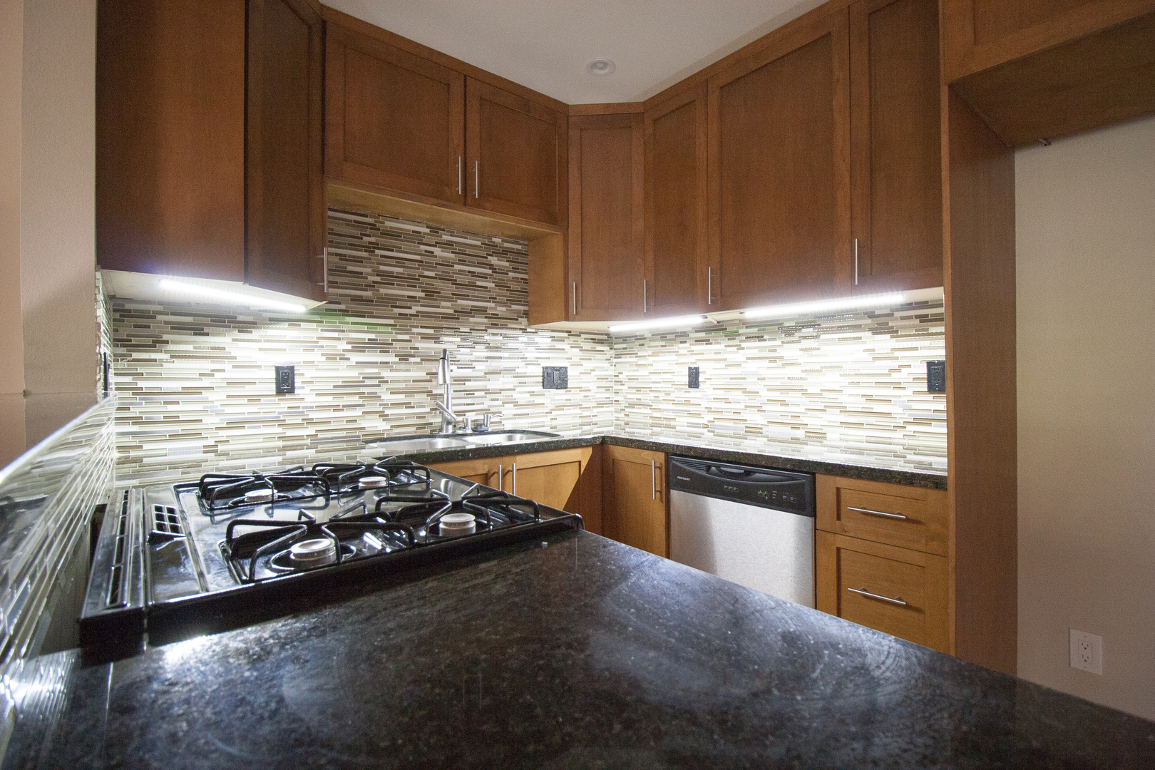 Long Beach Apartment: 390 Obispo Avenue