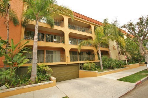 Long Beach Apartment: 215 Euclid Avenue