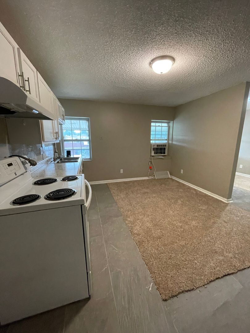 Emporia Apartment: 516 E 12th Ave