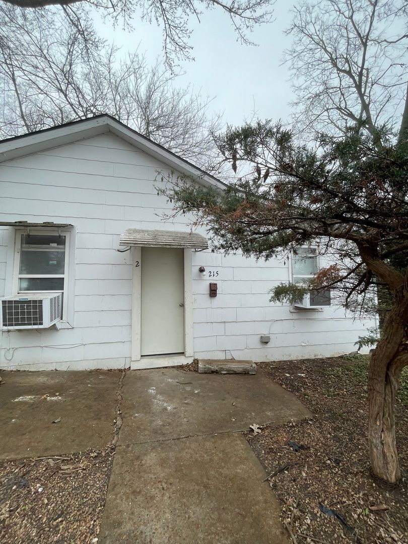 Emporia House: 215 E Copley