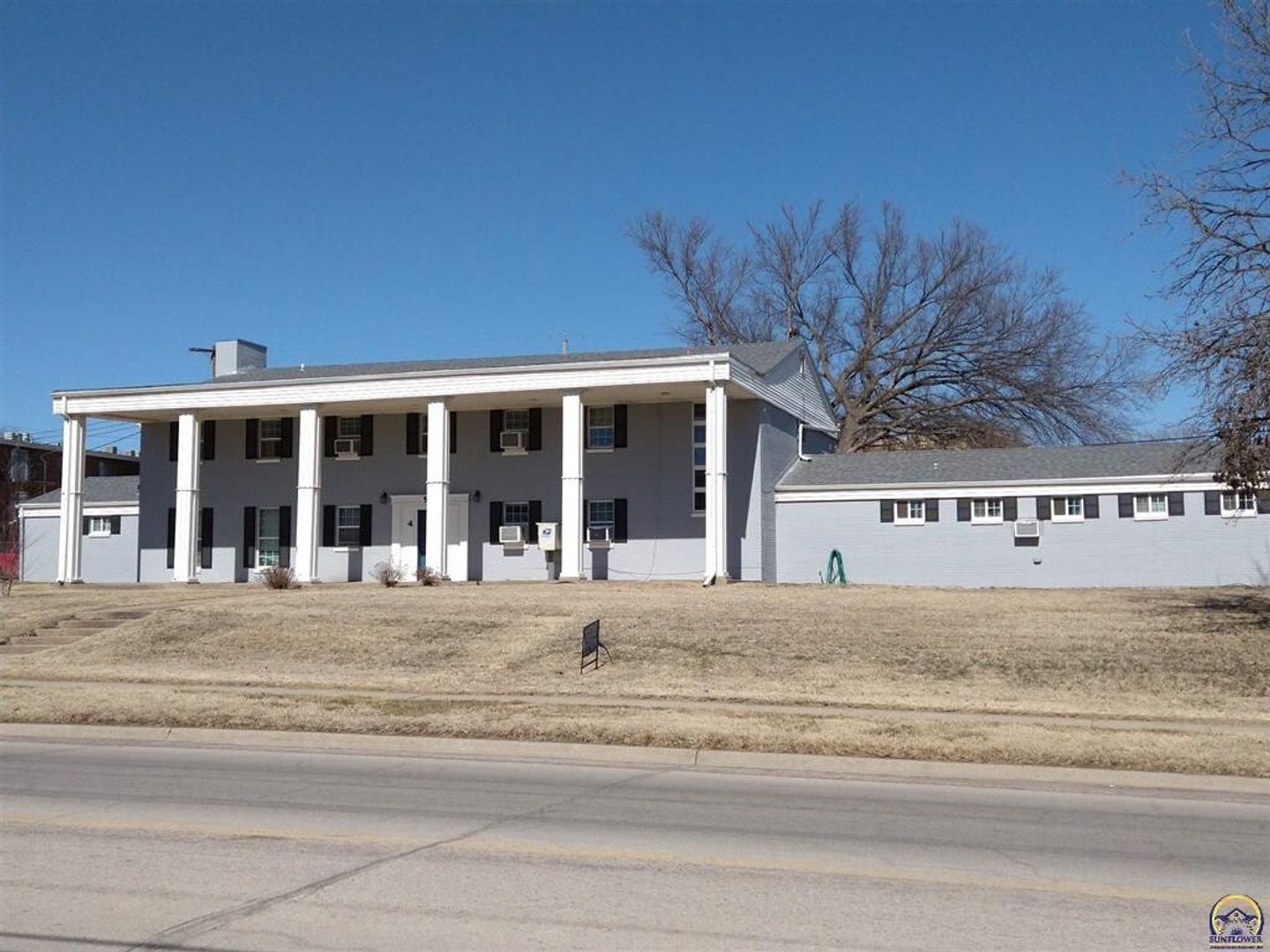 Emporia Apartment: 516 E 12th Ave