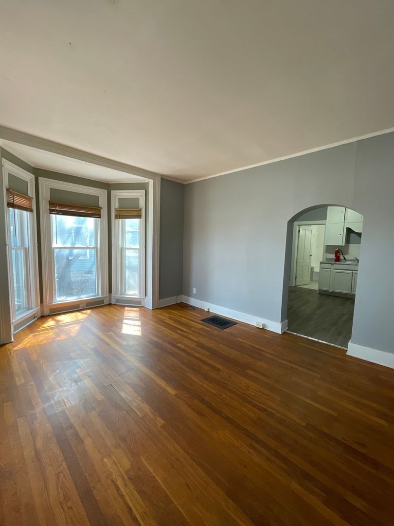 Emporia Apartment: 909 Merchant St.