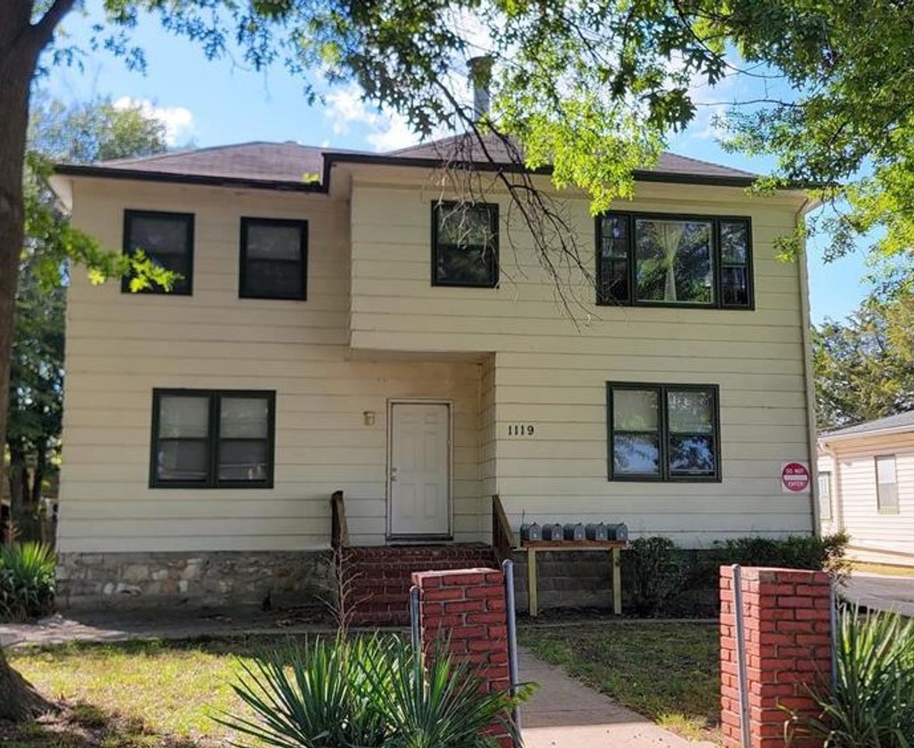 Emporia Apartment: 1119 Market St.