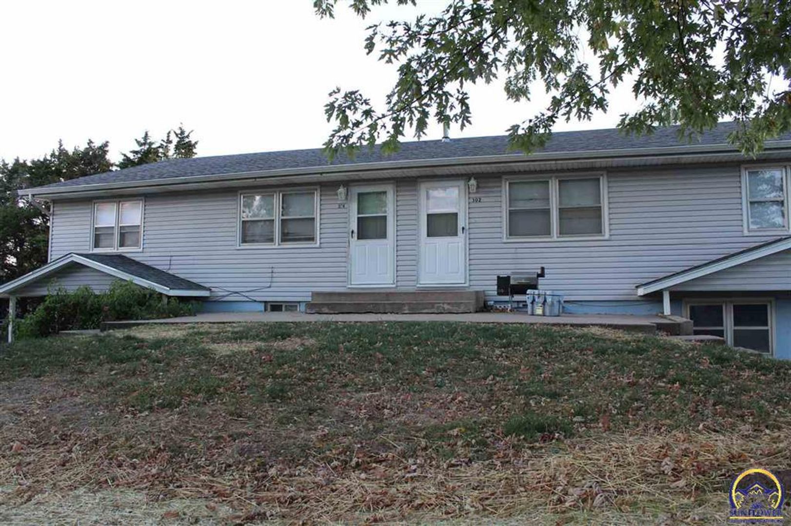 New Strawn Apartment: 302 W Neosho St