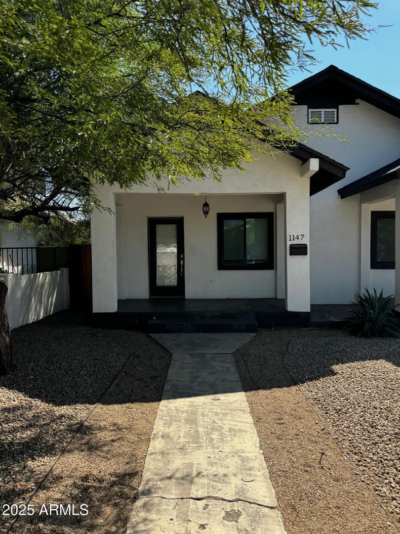 Phoenix Townhome: 1147 E Portland Street