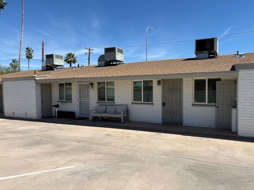 updated 2 bedroom Tempe apartment / 1st month Free move in special – photo 1