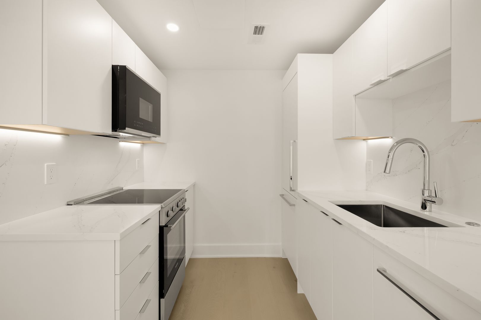 Washington Apartment: 2116 Kalorama Rd NW