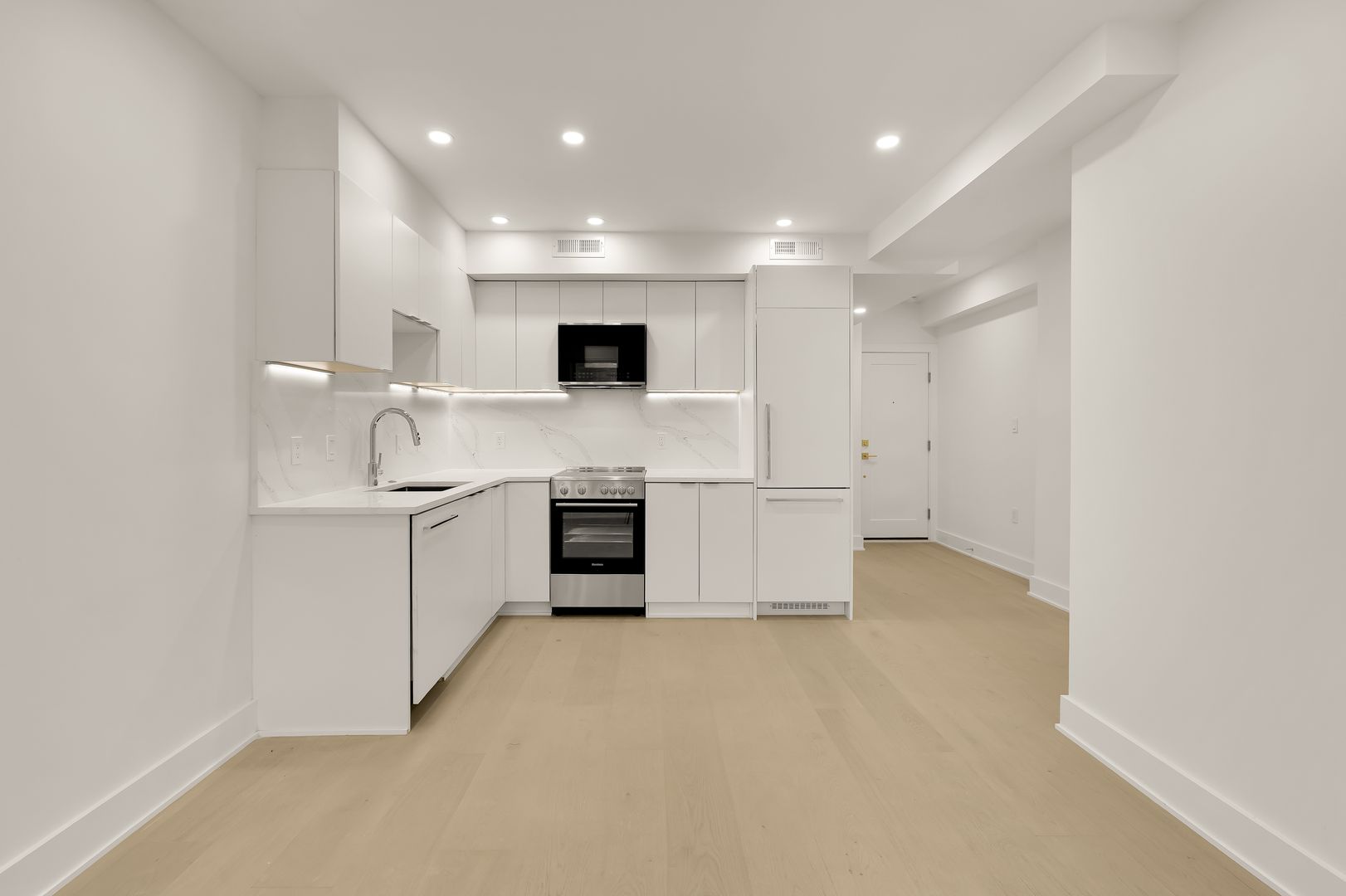 Washington Apartment: 2116 Kalorama Rd NW