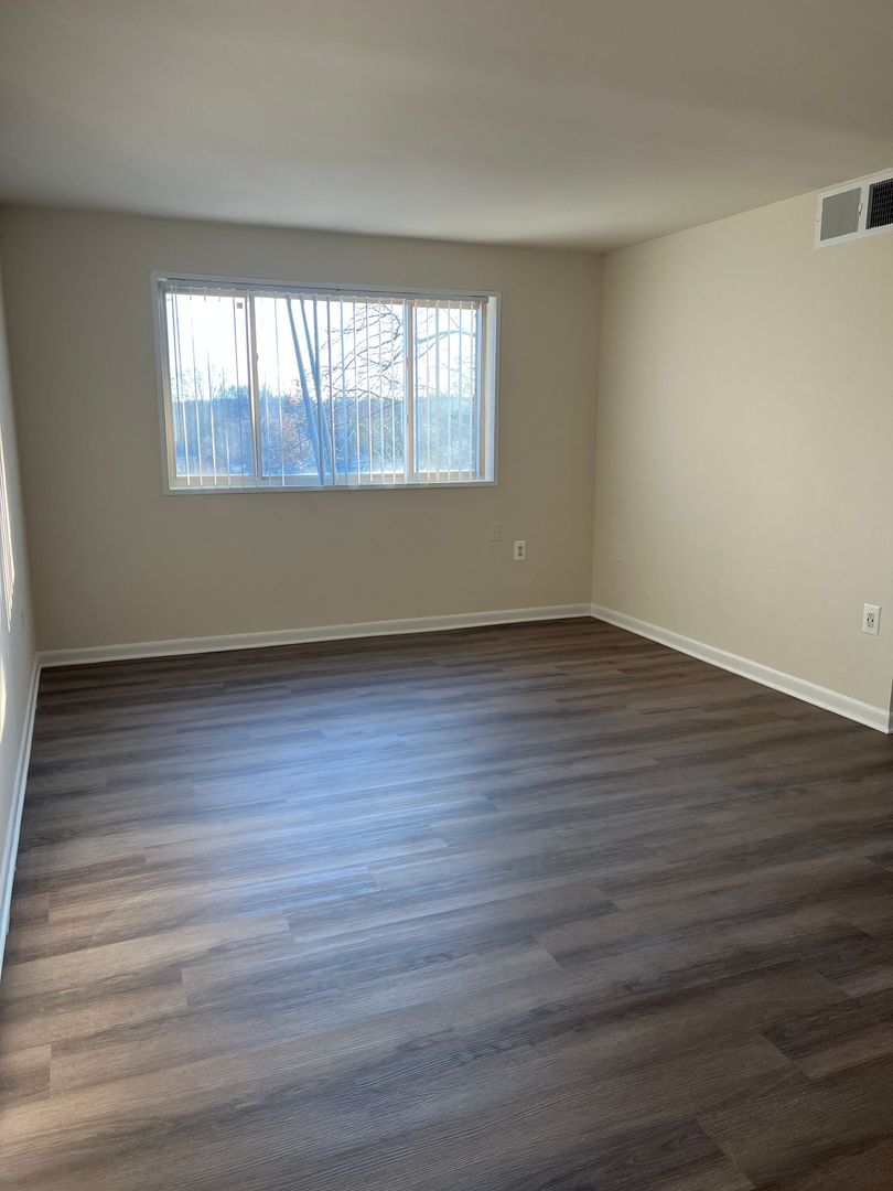 Hyattsville Apartment: 2500-2512 Queens Chapel Road
