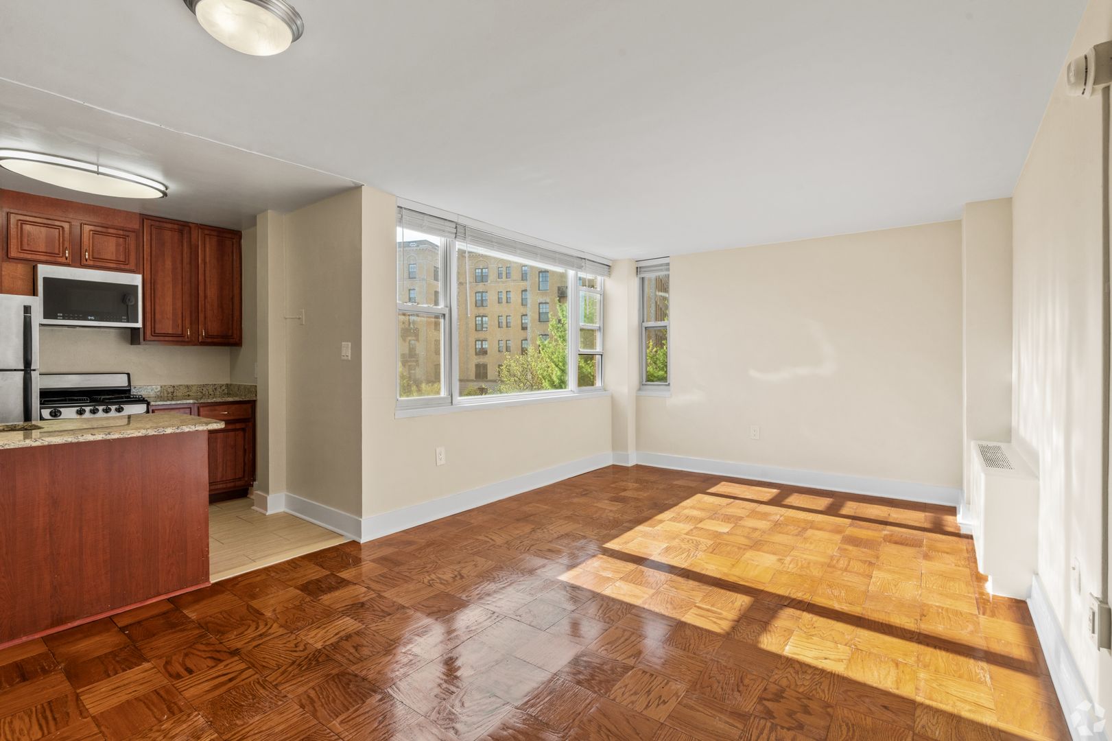 Washington Apartment: 1845 Summit Pl NW