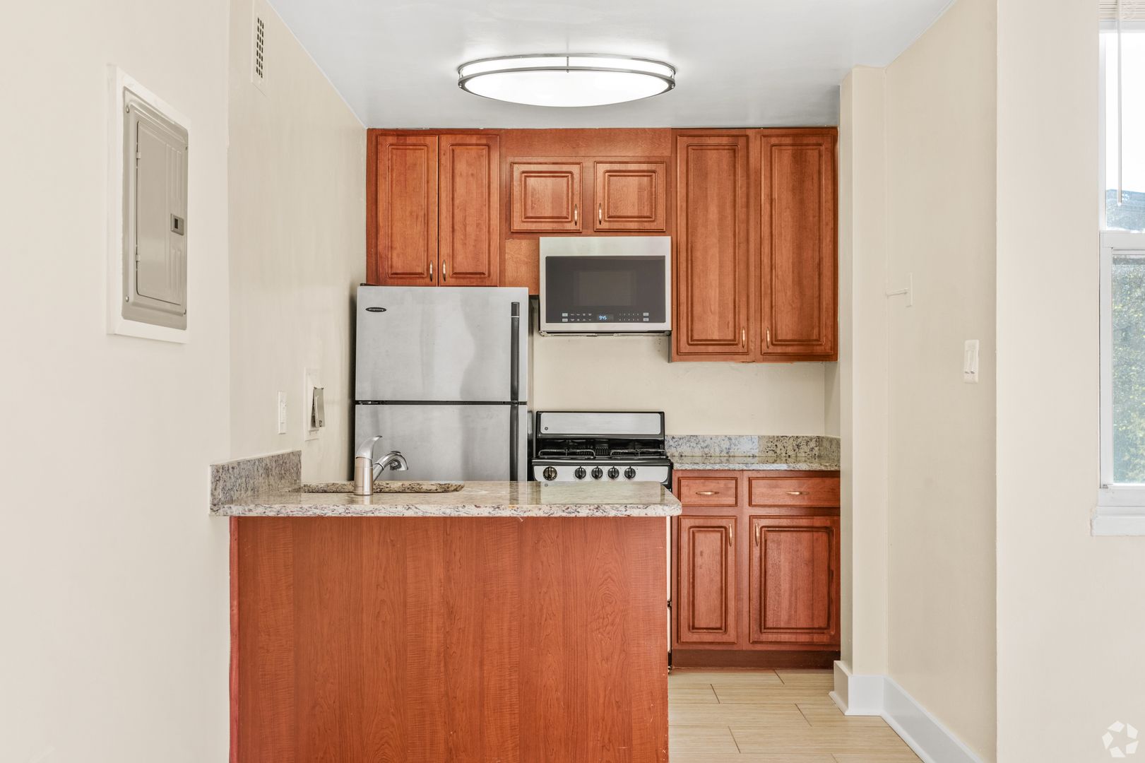 Washington Apartment: 1845 Summit Pl NW