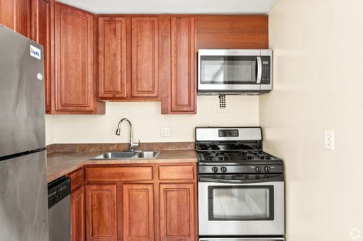 Beautiful, Spacious Adams Morgan 2 BR! Price Shown is Inclusive of Half a Month Free! – photo 1