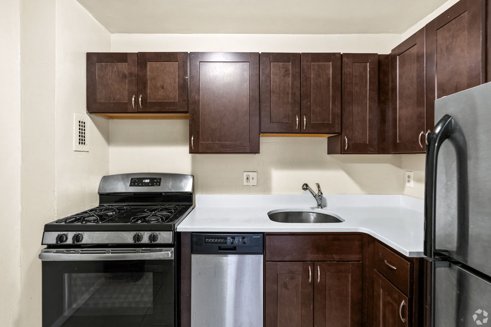 Washington Apartment: 1845 Summit Pl NW