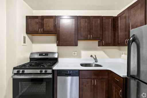 Beautiful Adams Morgan 1 BR with Private Patio Available Now! – photo 1