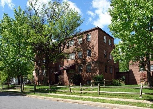 NOW LEASING AT BUNKER HILL FLATS!