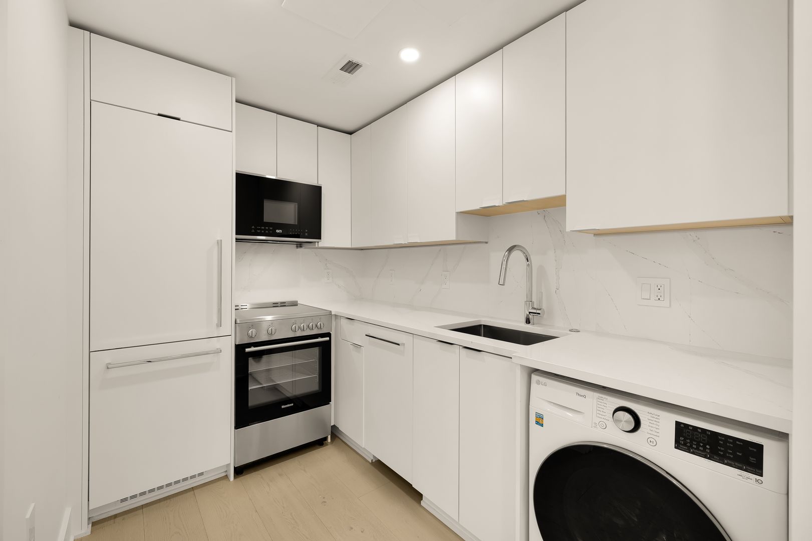 Washington Apartment: 2116 Kalorama Rd NW