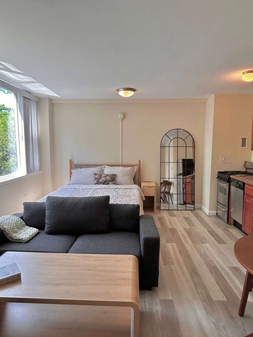 Washington Apartment: 1845 Summit Pl NW