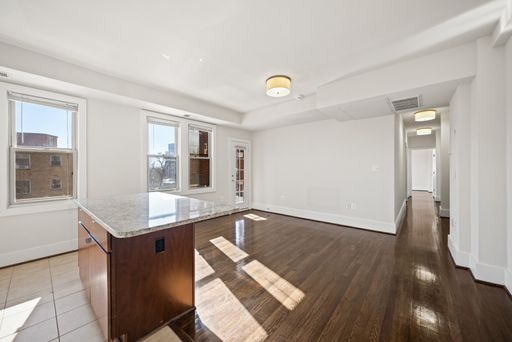 Renovated Apartment 1 block from Petwork Metro – photo 1