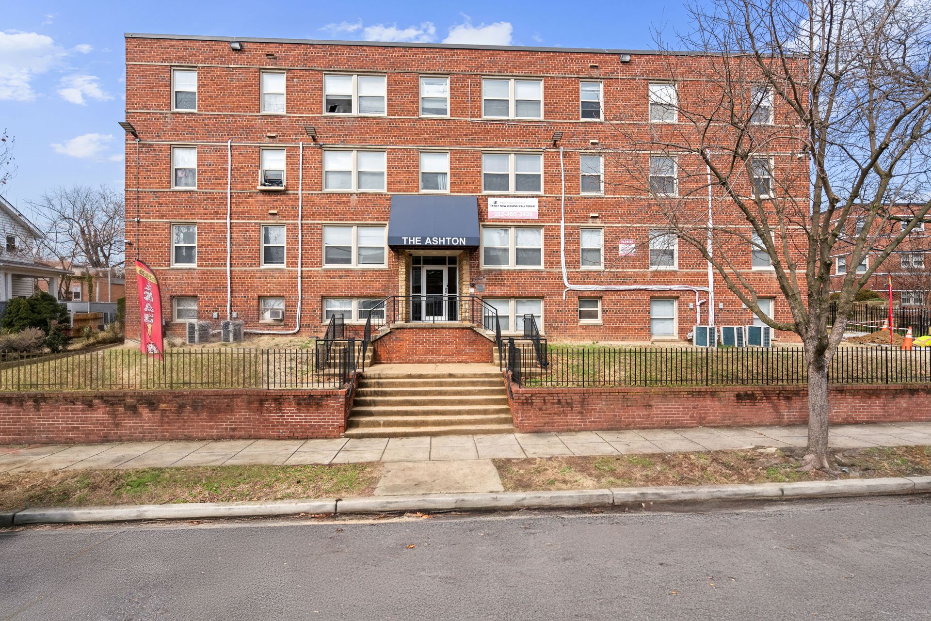 Washington Apartment: 1814 Irving St NE