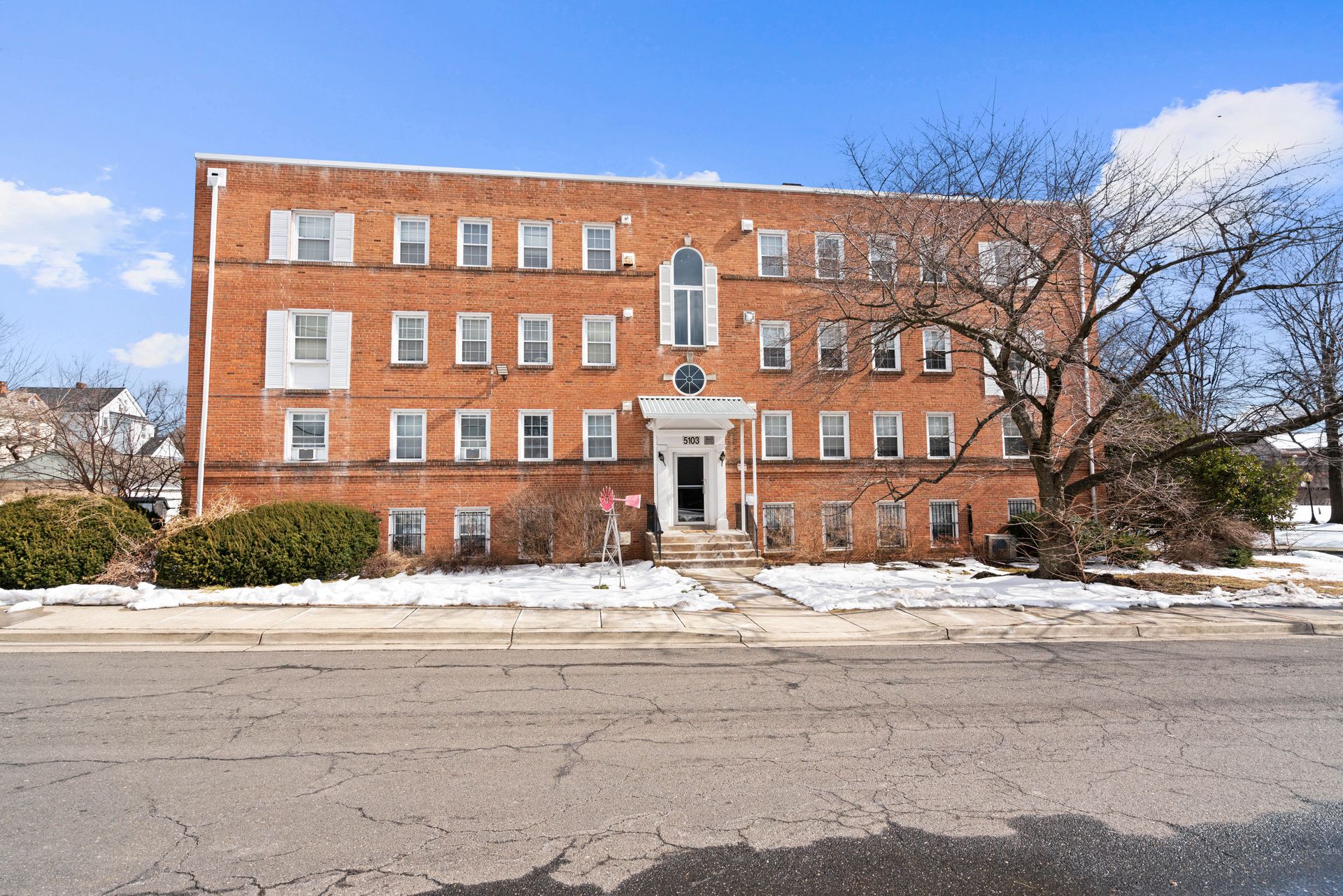 Hyattsville Apartment: 5103 43rd Avenue