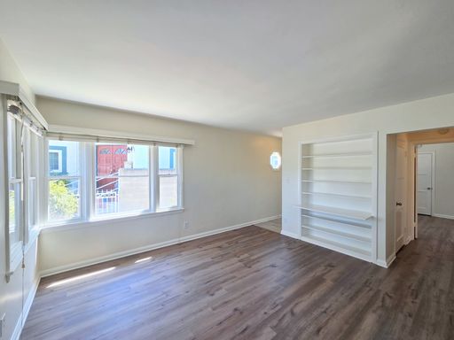 Beautiful Duplex Apartment in Prime Bixby Knolls Area! – photo 1
