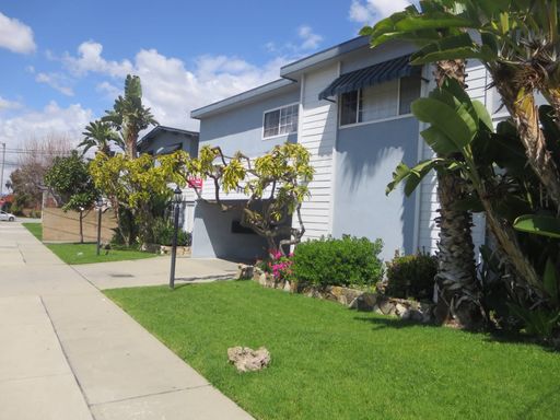 Renovated 4-Bedroom Townhouse Styled Apartment in Downey! – photo 1