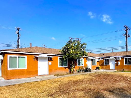 Cozy 3-Bedroom, 2-Bathroom Apartment with All the Comforts in Lynwood!