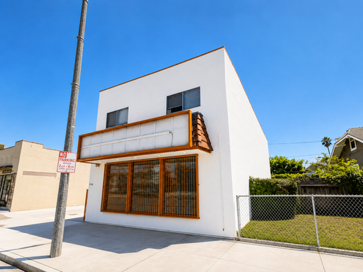 Excellent Front Signage Opportunity with Great Street Visibility! – photo 1