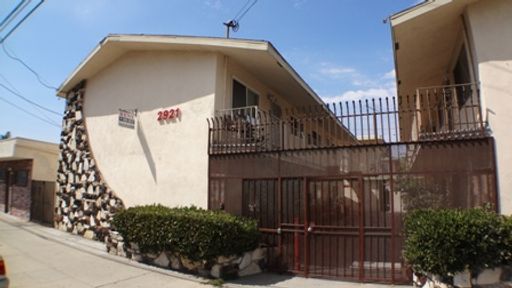 Wonderful 2-Bedroom Apartment in Long Beach! *MOVE-IN SPECIAL* – photo 1