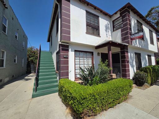 Wonderful Apartment in Wrigley Historical District! – photo 1
