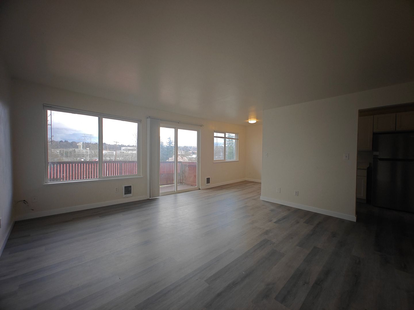 Seattle Apartment: 10002 Des Moines Memorial Dr. S