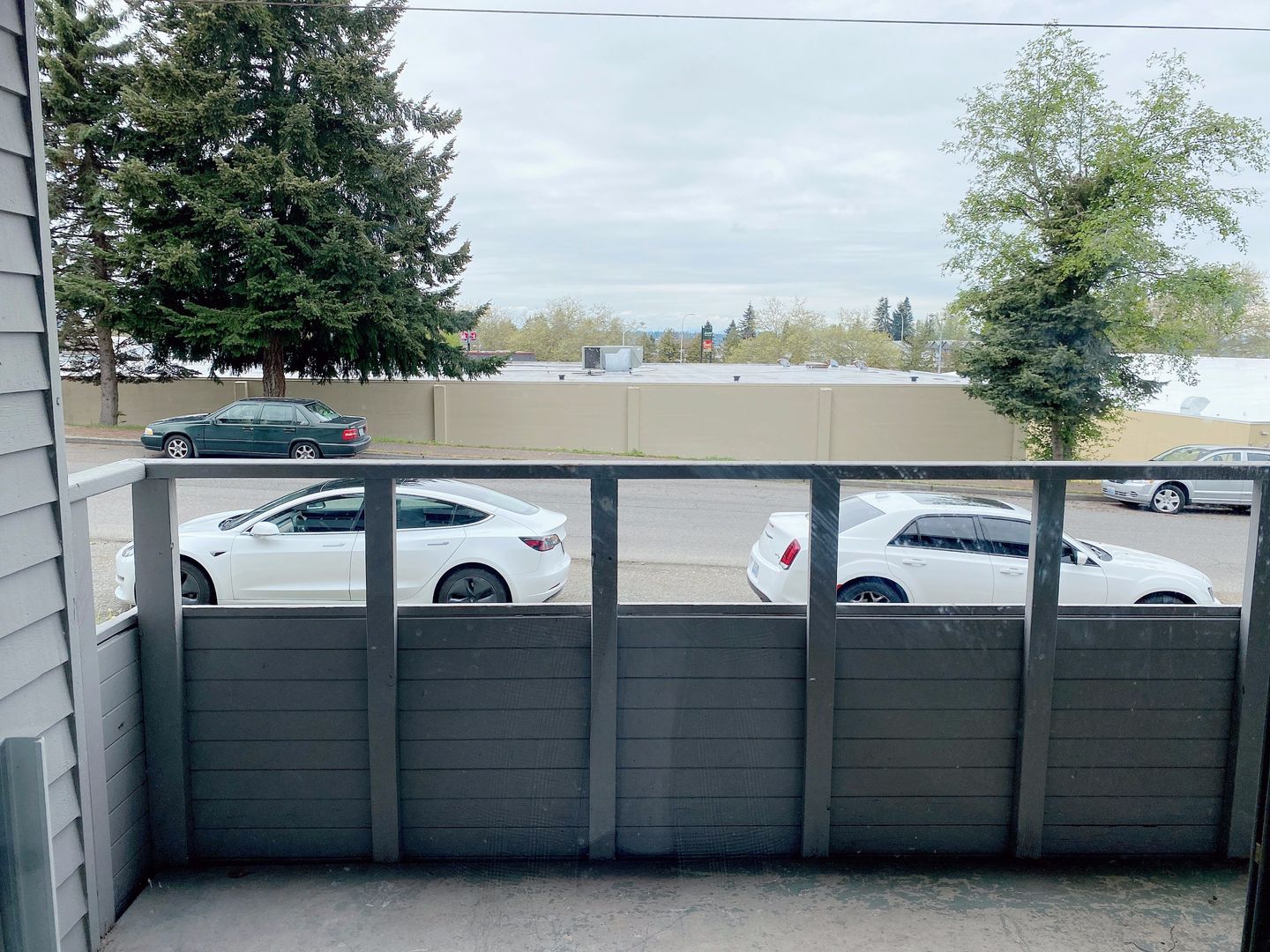 Renton Apartment: 1064 Kirkland Ave NE