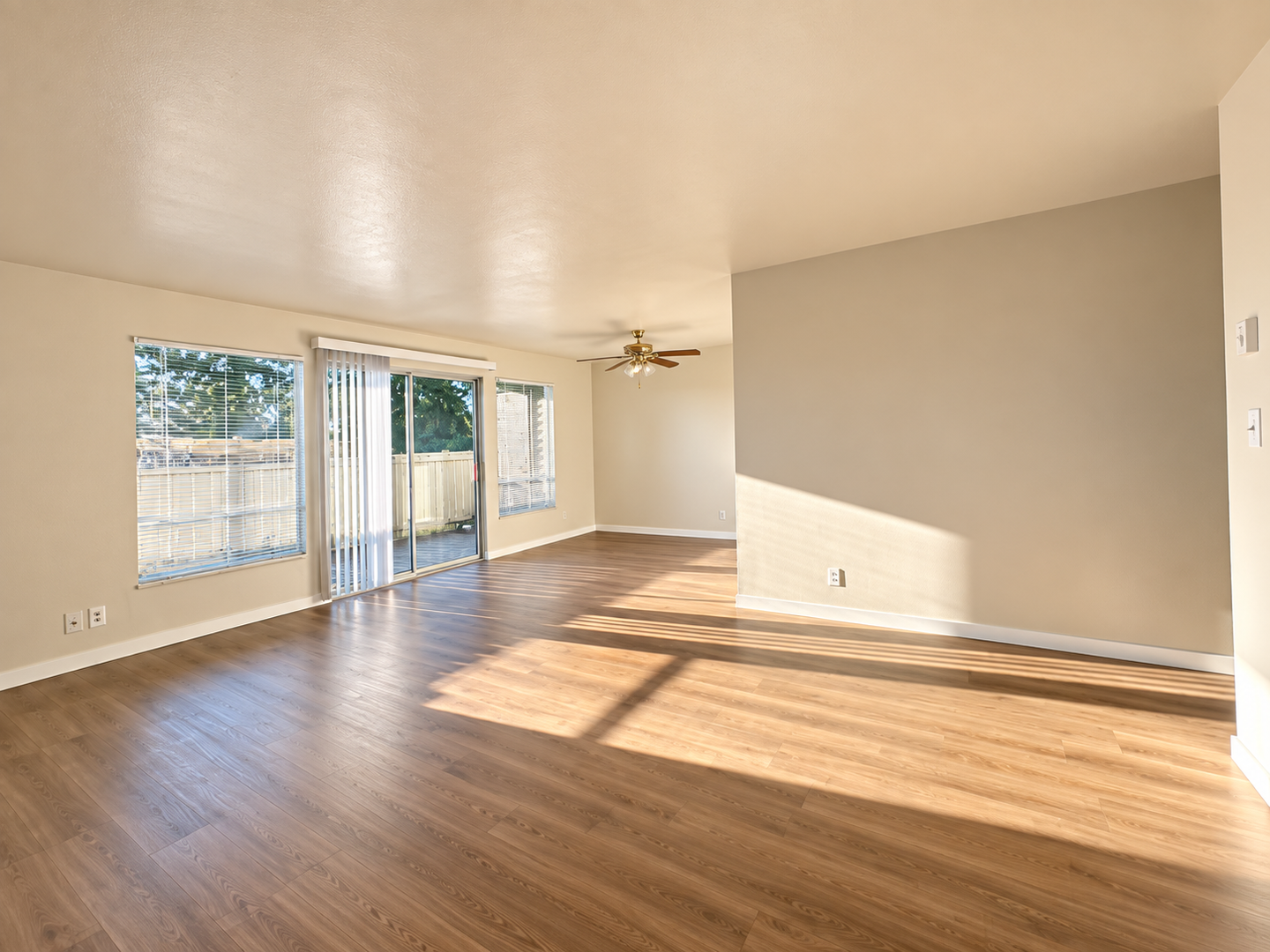 Renton Apartment: 1064 Kirkland Ave NE