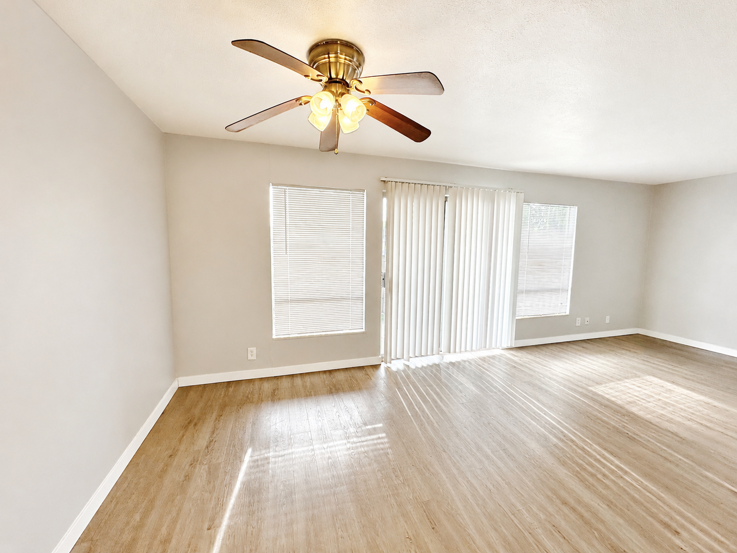 Renton Apartment: 1064 Kirkland Ave NE