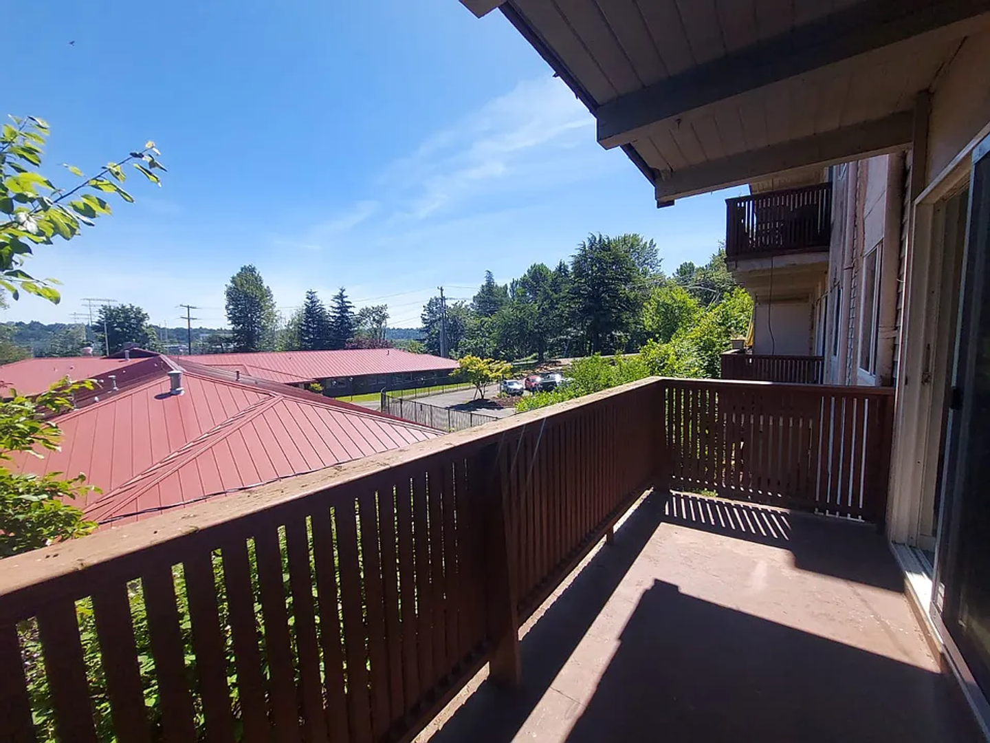 Seattle Apartment: 10002 Des Moines Memorial Dr. S